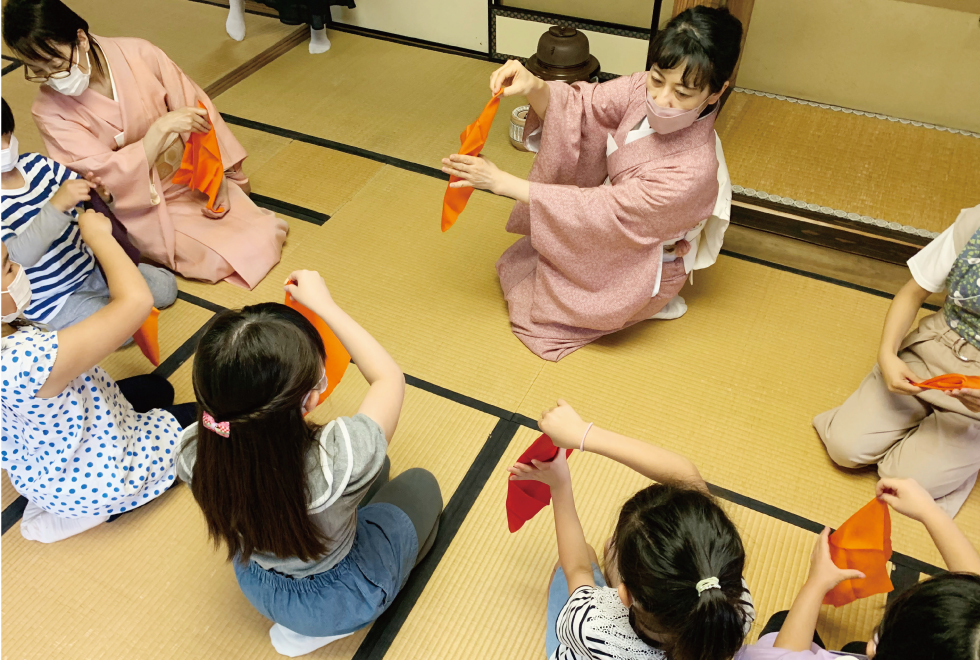 画像　こども茶道教室の様子4