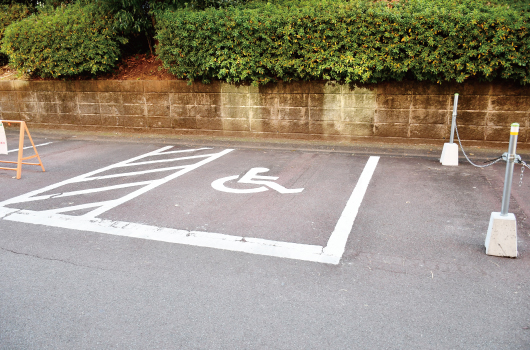 画像　障害者専用駐車場